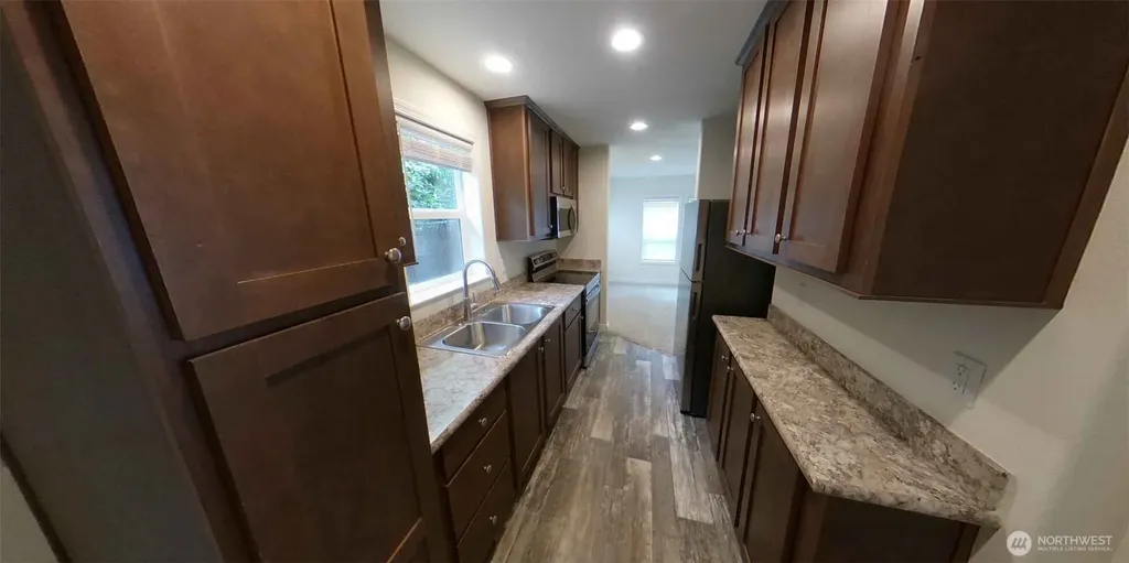 826 Chester Avenue Bremerton WA 98337