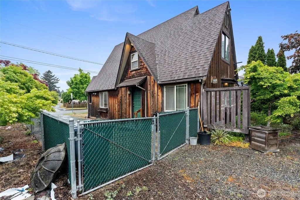 401 7th Street NW Puyallup WA 98371