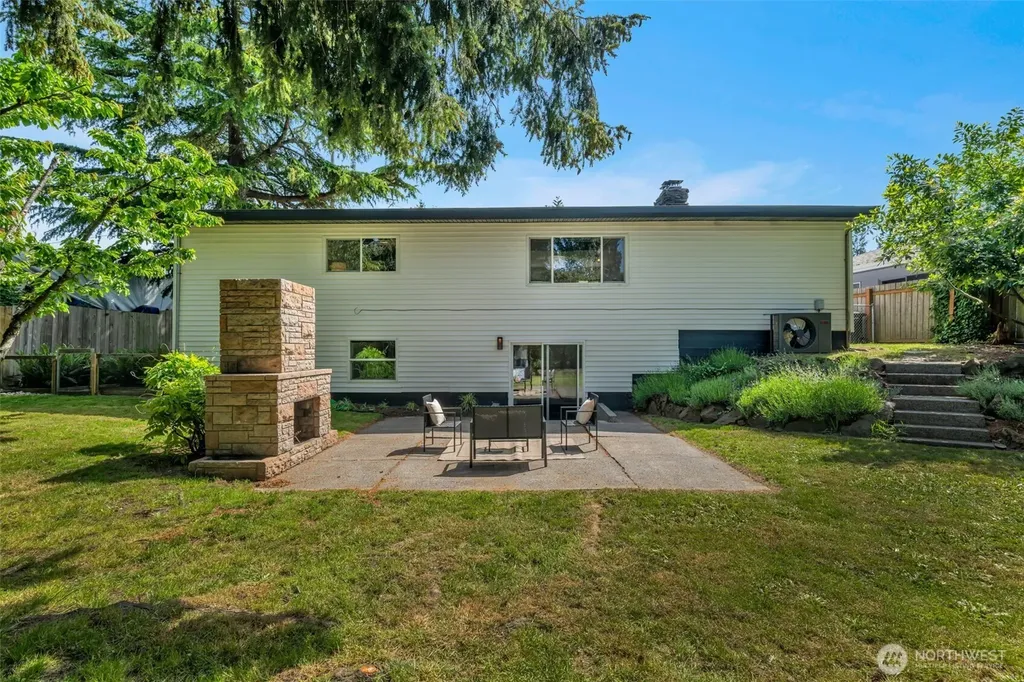11633 18th Avenue SW Burien WA 98146