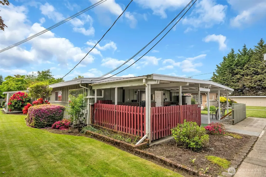 348 7th Place SE Puyallup WA 98372