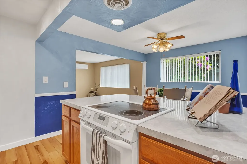 348 7th Place SE Puyallup WA 98372