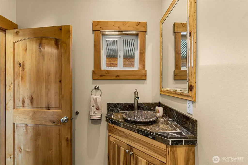 1307 Jefferson Avenue Bridgeport WA 98813