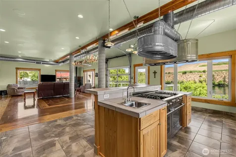 1307 Jefferson Avenue Bridgeport WA 98813