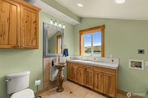 1307 Jefferson Avenue Bridgeport WA 98813