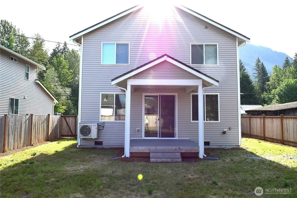 1055 Montague Avenue Darrington WA 98241