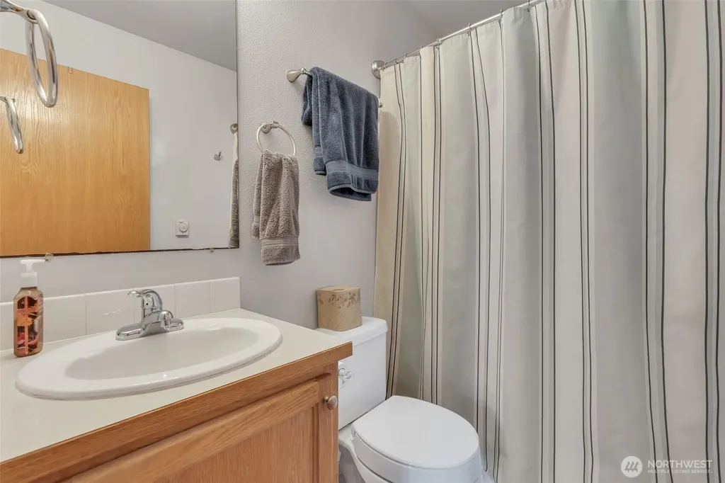 2681 E Timberlake West Drive Shelton WA 98584