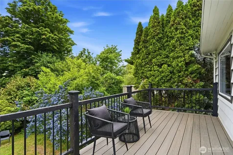 325 105th Ave SE Bellevue WA 98004