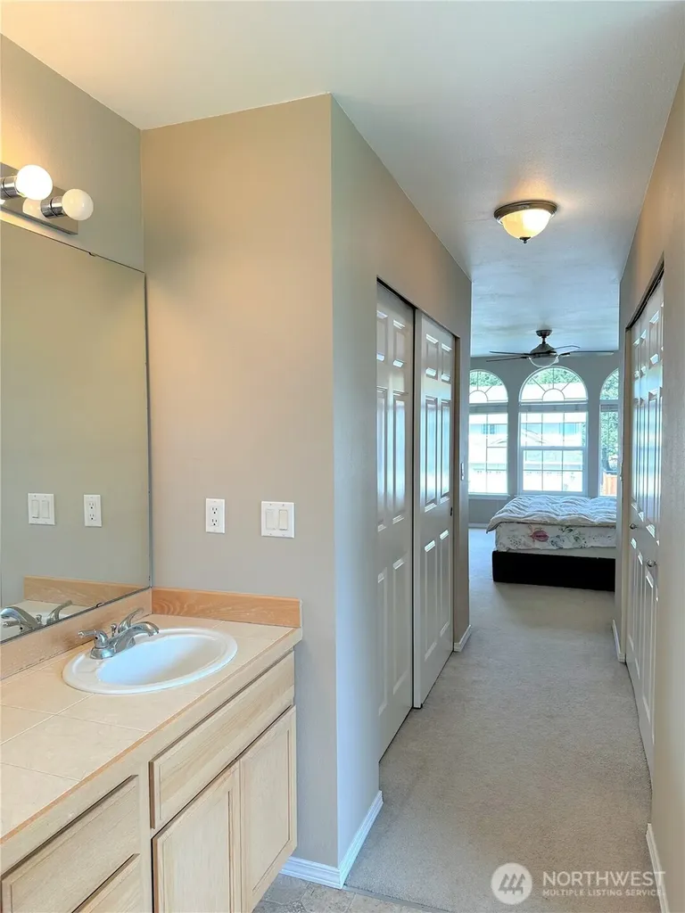 20431 SE 261st Place Covington WA 98042