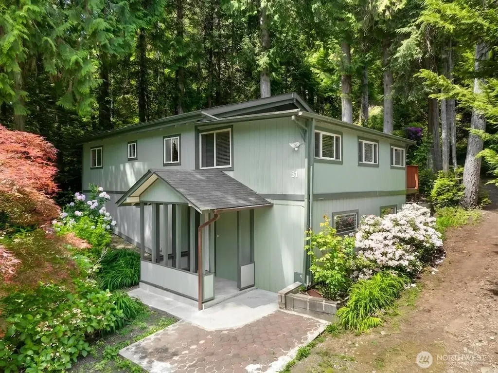31 N Colony Surf Drive Lilliwaup WA 98555