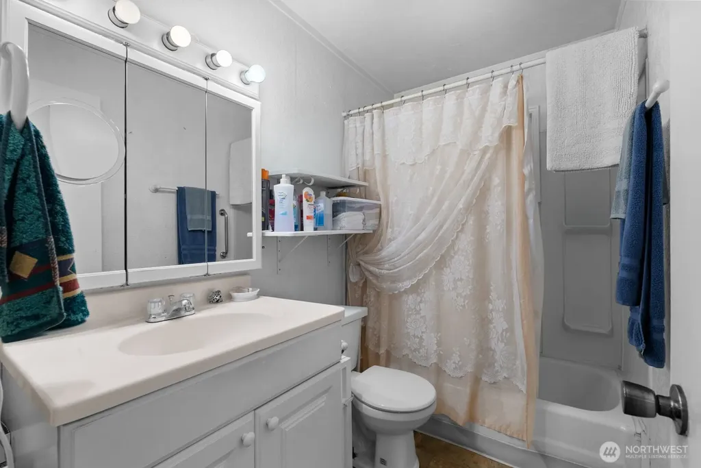 31 N Colony Surf Drive Lilliwaup WA 98555