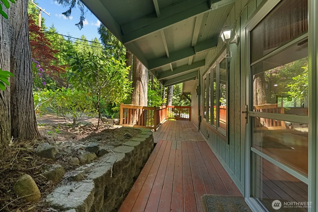 31 N Colony Surf Drive Lilliwaup WA 98555