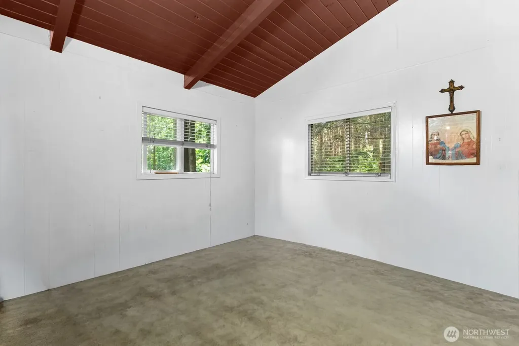 31 N Colony Surf Drive Lilliwaup WA 98555