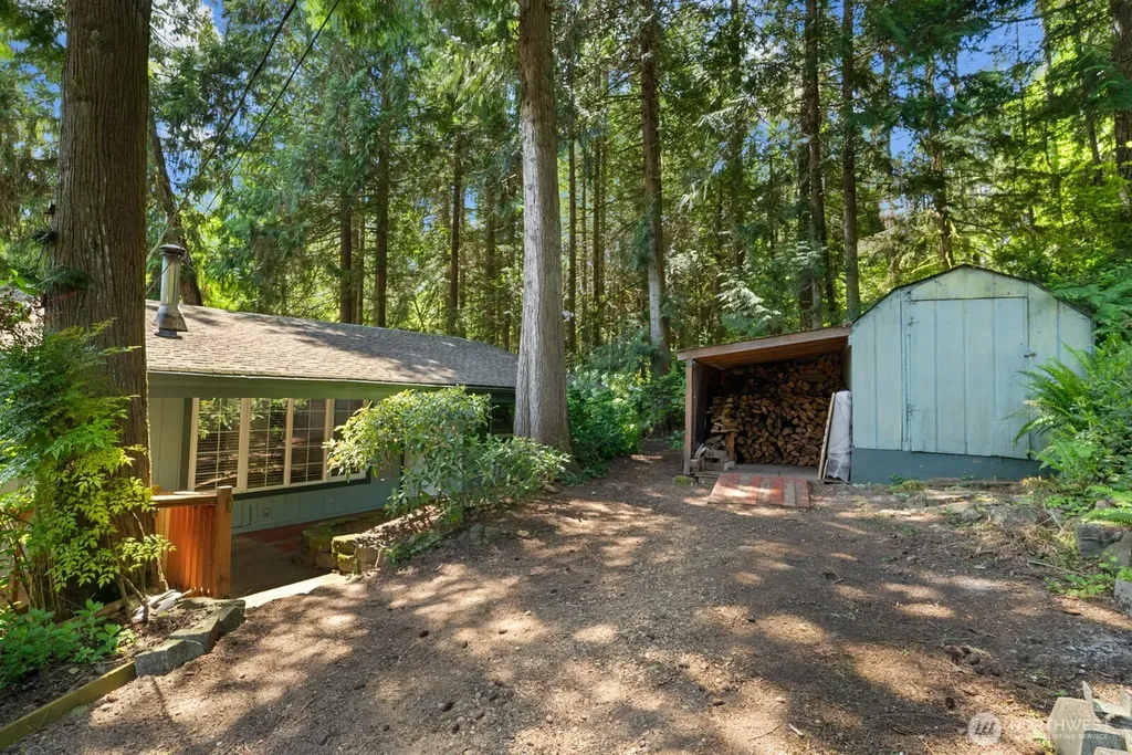 31 N Colony Surf Drive Lilliwaup WA 98555