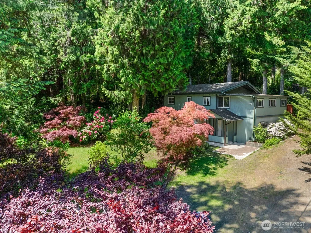 31 N Colony Surf Drive Lilliwaup WA 98555