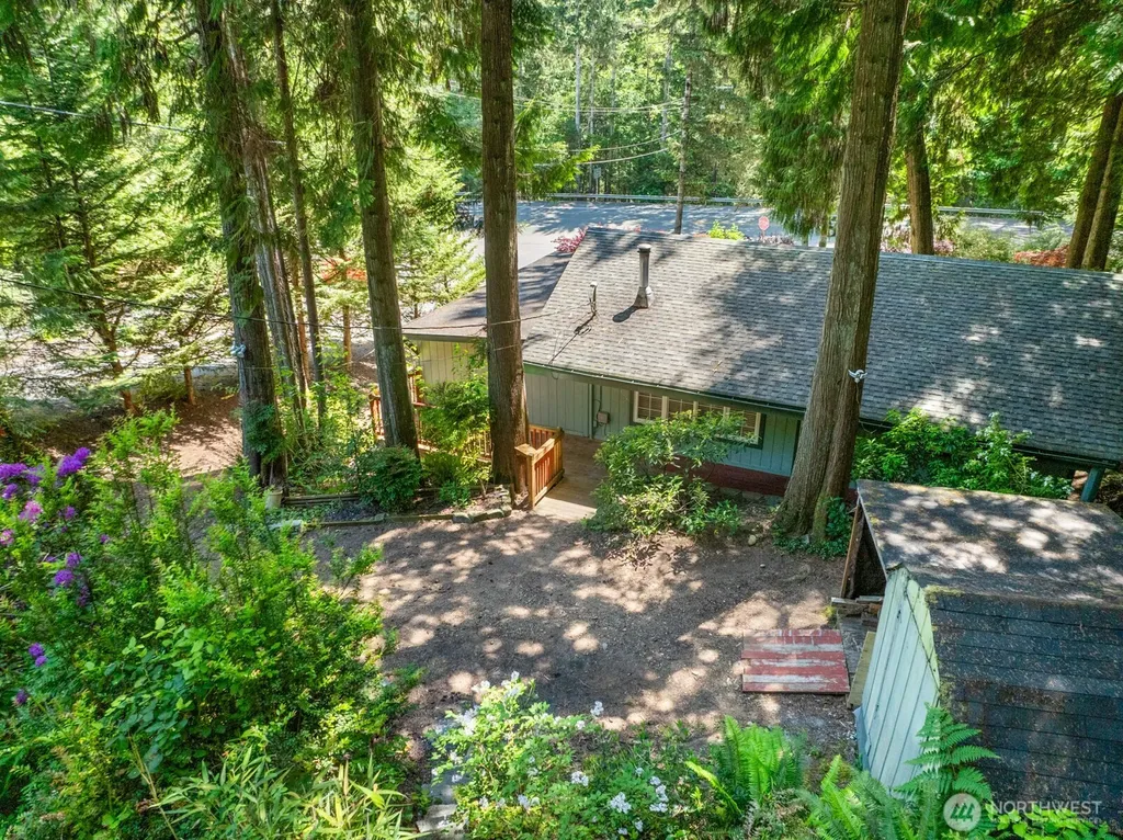 31 N Colony Surf Drive Lilliwaup WA 98555