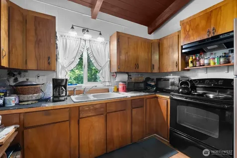 31 N Colony Surf Drive Lilliwaup WA 98555