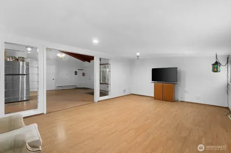 31 N Colony Surf Drive Lilliwaup WA 98555