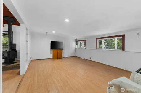 31 N Colony Surf Drive Lilliwaup WA 98555