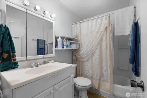 31 N Colony Surf Drive Lilliwaup WA 98555