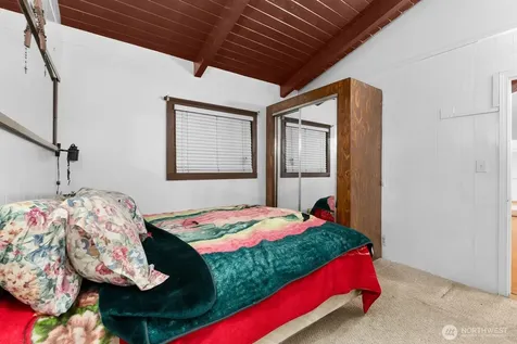 31 N Colony Surf Drive Lilliwaup WA 98555