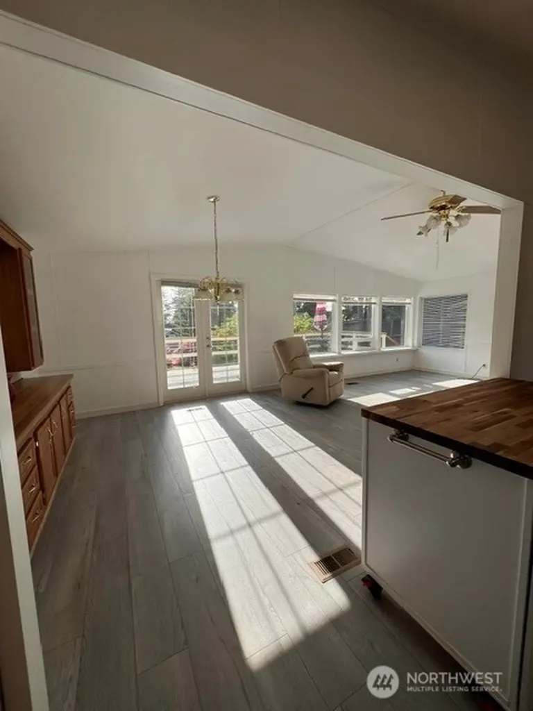 3688 Smugglers Cove Road Greenbank WA 98253
