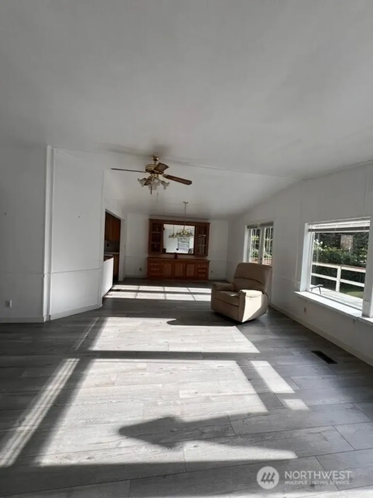 3688 Smugglers Cove Road Greenbank WA 98253