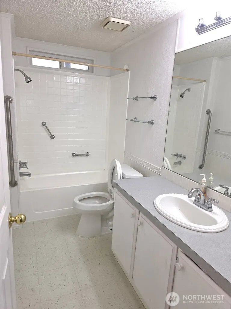 2421 S 370th Place Federal Way WA 98003