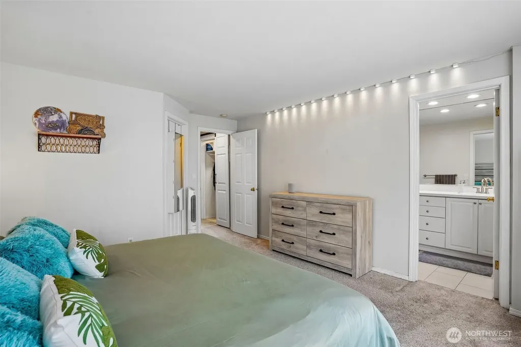 3723 NE 6th Street Renton WA 98056