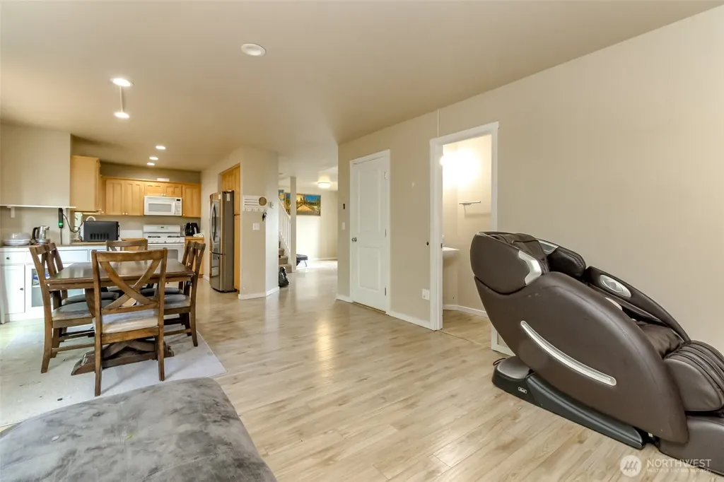 9506 10th Avenue E Tacoma WA 98445