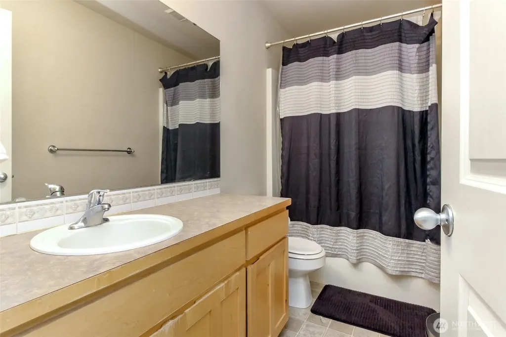 9506 10th Avenue E Tacoma WA 98445