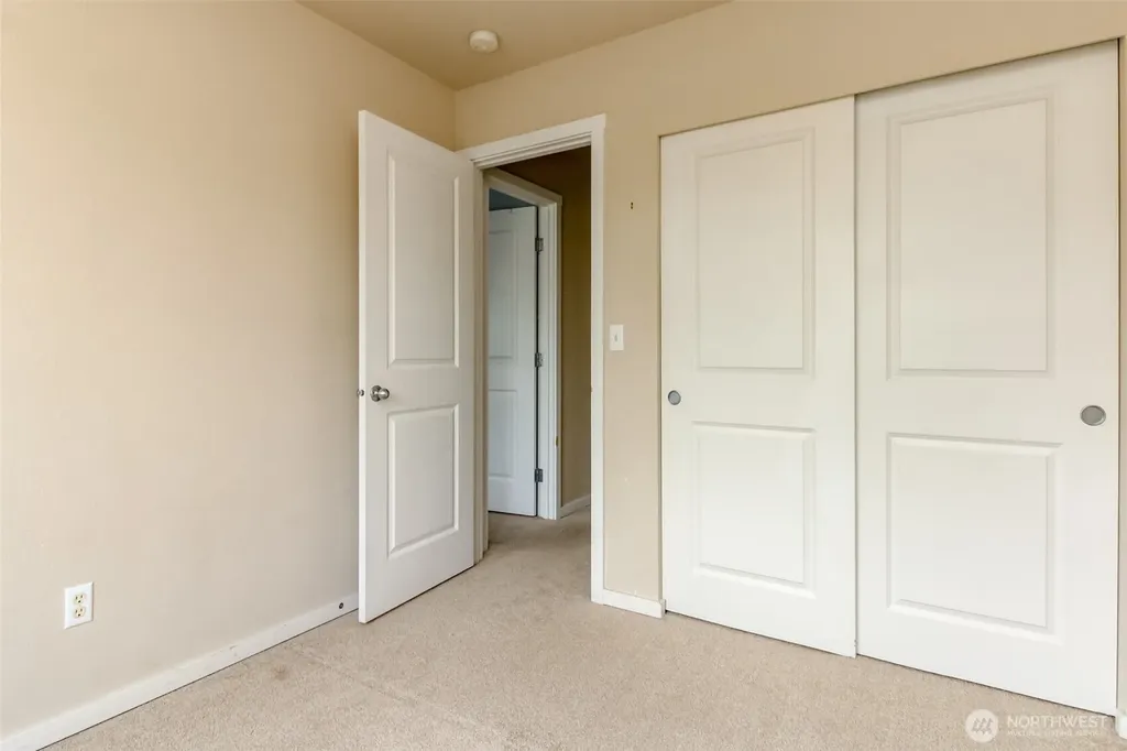 9506 10th Avenue E Tacoma WA 98445