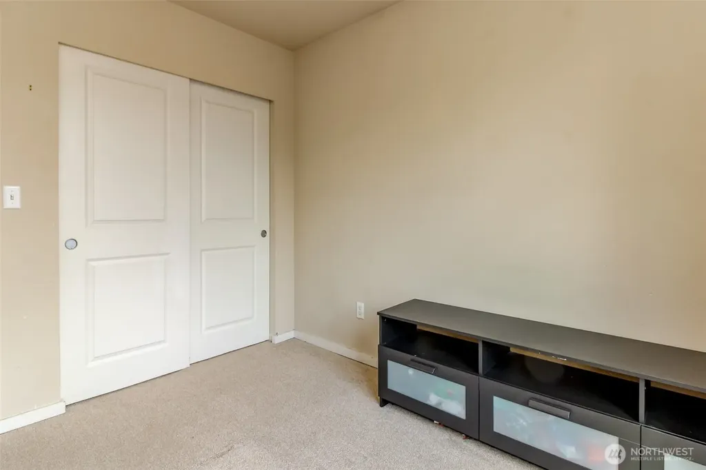 9506 10th Avenue E Tacoma WA 98445