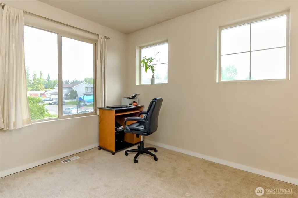 9506 10th Avenue E Tacoma WA 98445