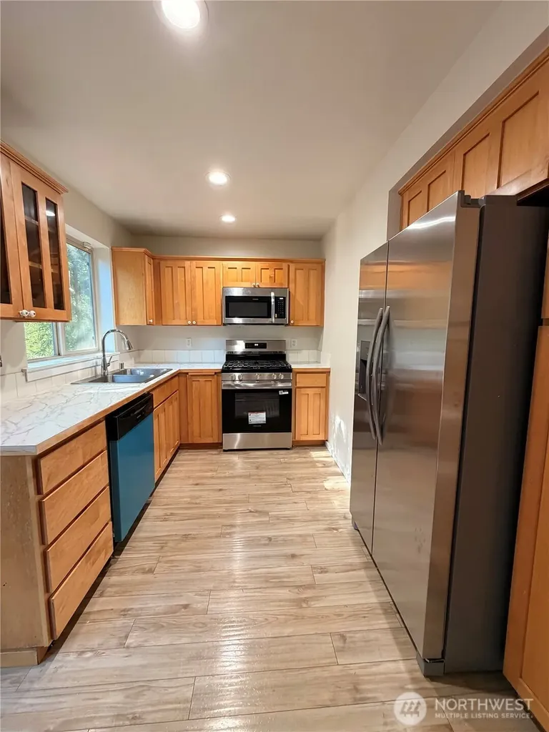9506 10th Avenue E Tacoma WA 98445