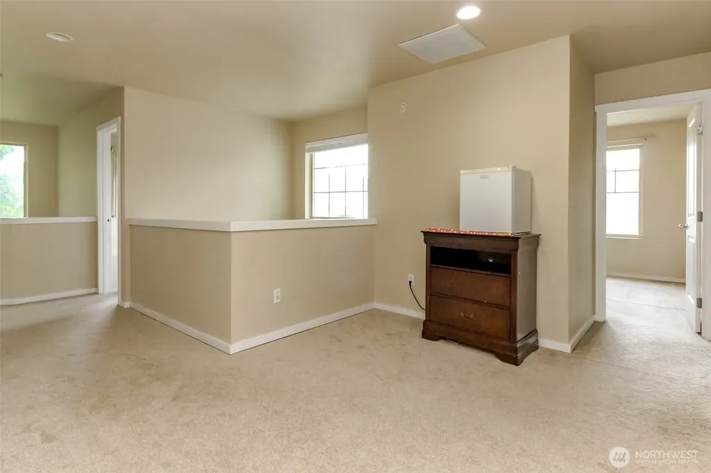 9506 10th Avenue E Tacoma WA 98445