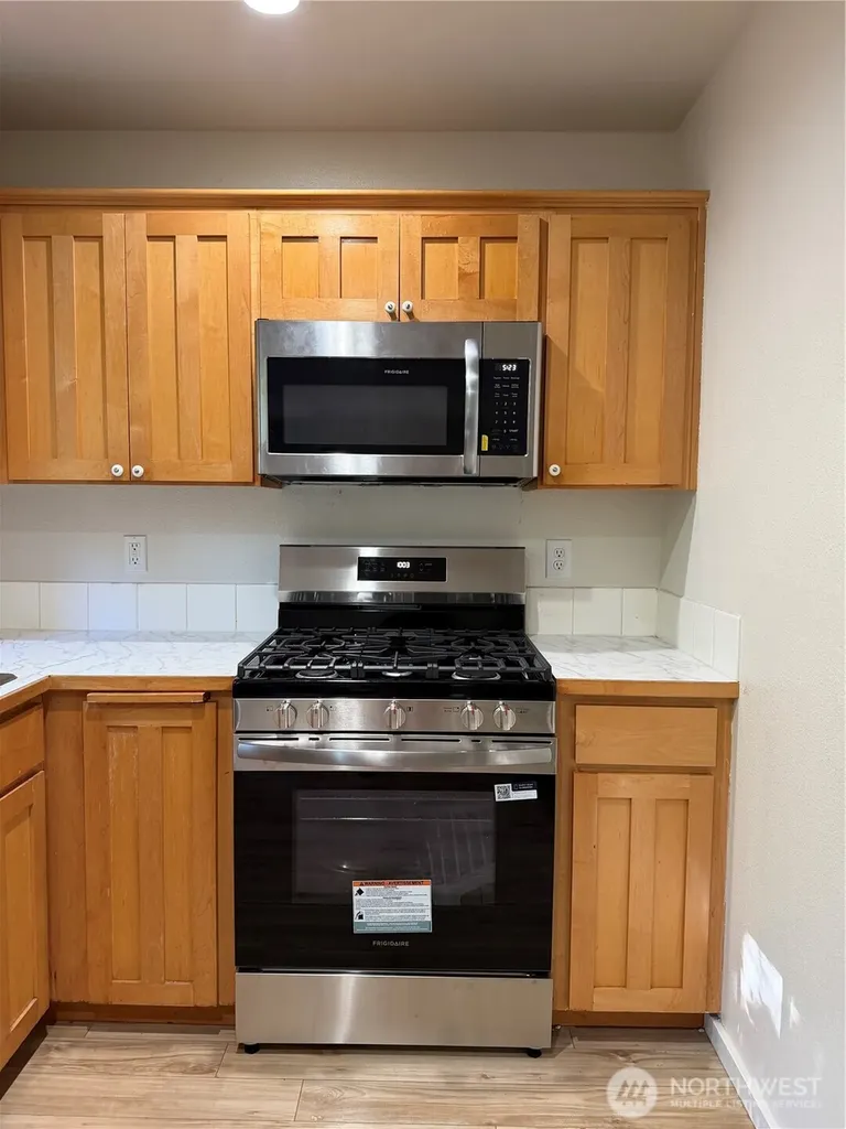 9506 10th Avenue E Tacoma WA 98445
