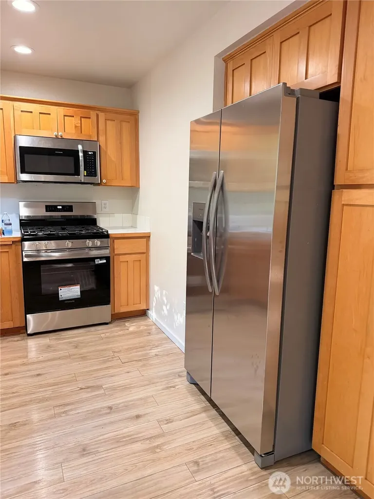 9506 10th Avenue E Tacoma WA 98445