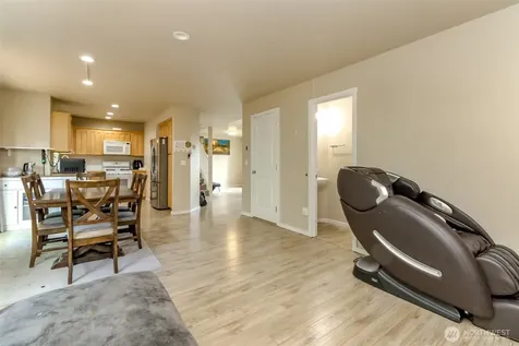 9506 10th Street E Tacoma WA 98445