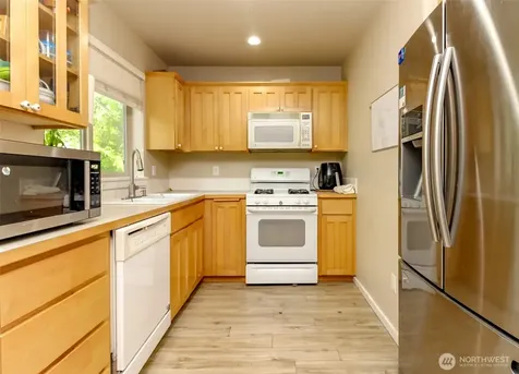 9506 10th Street E Tacoma WA 98445