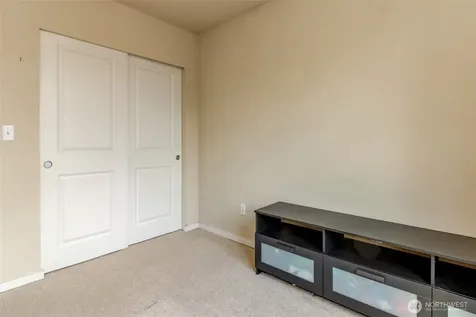 9506 10th Street E Tacoma WA 98445