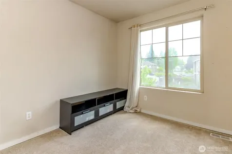 9506 10th Street E Tacoma WA 98445