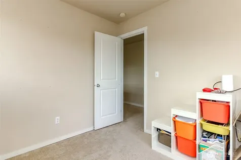 9506 10th Street E Tacoma WA 98445