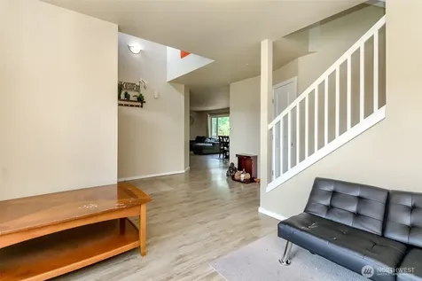 9506 10th Street E Tacoma WA 98445