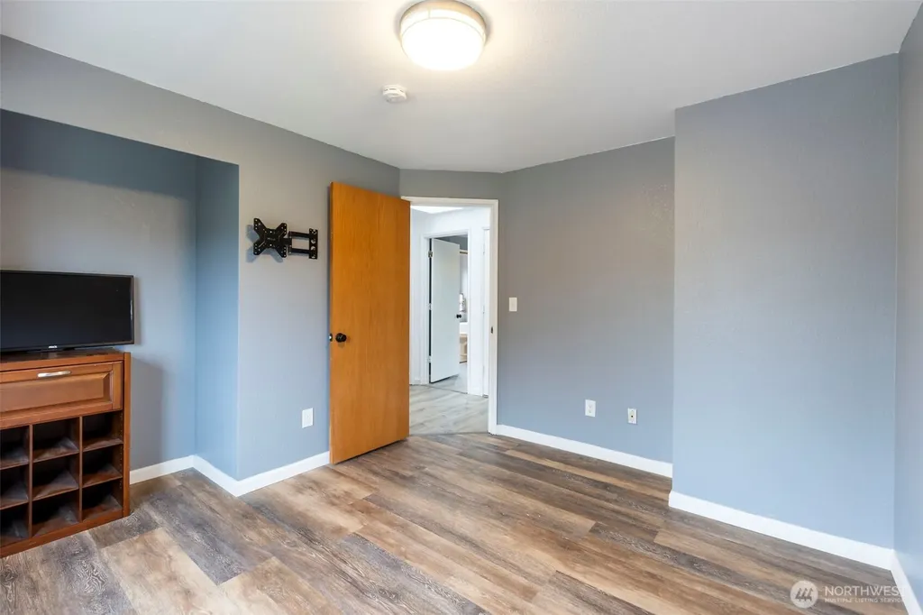 3733 Golden Eagle Loop Olympia WA 98513