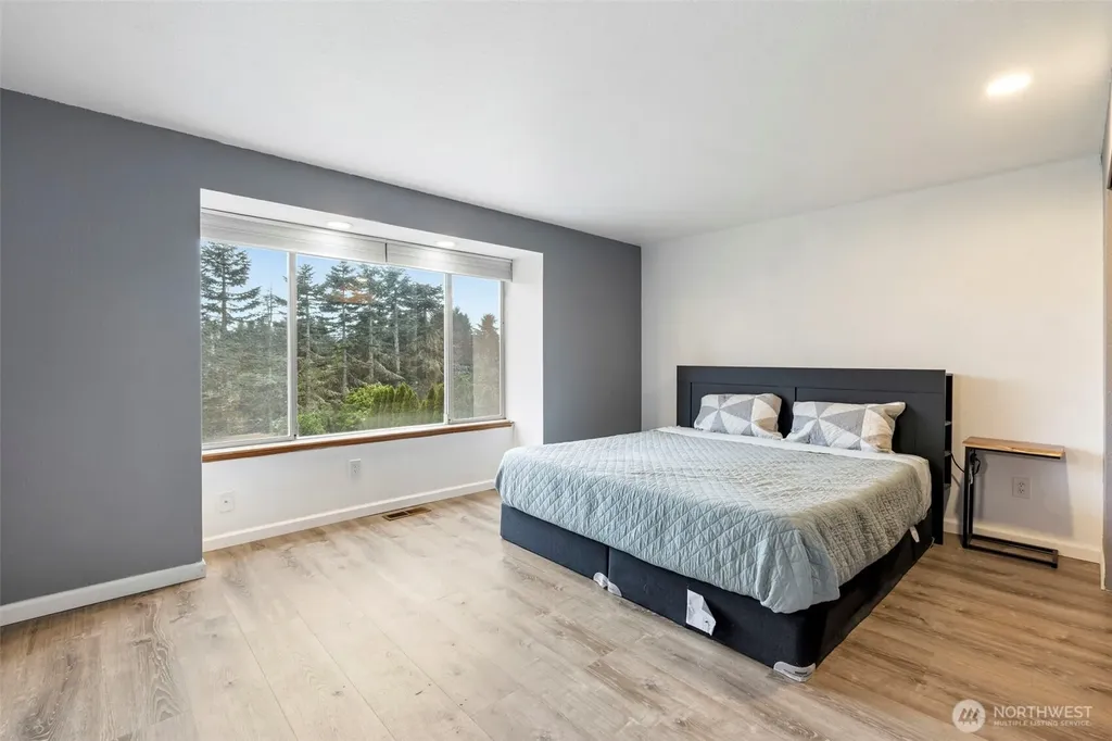 3733 Golden Eagle Loop Olympia WA 98513