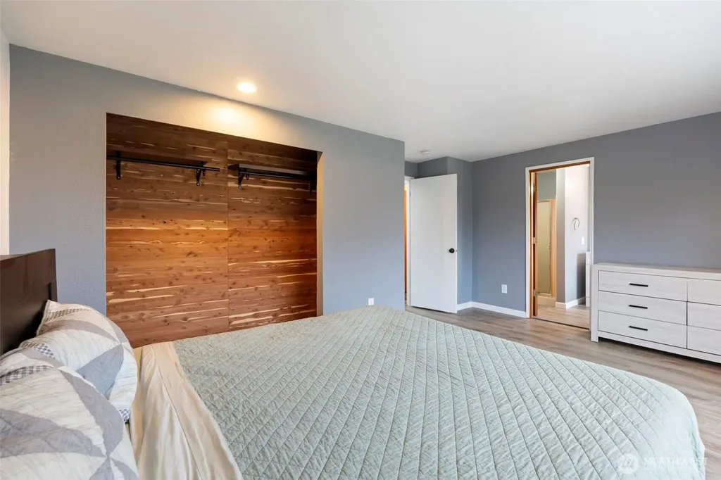 3733 Golden Eagle Loop Olympia WA 98513