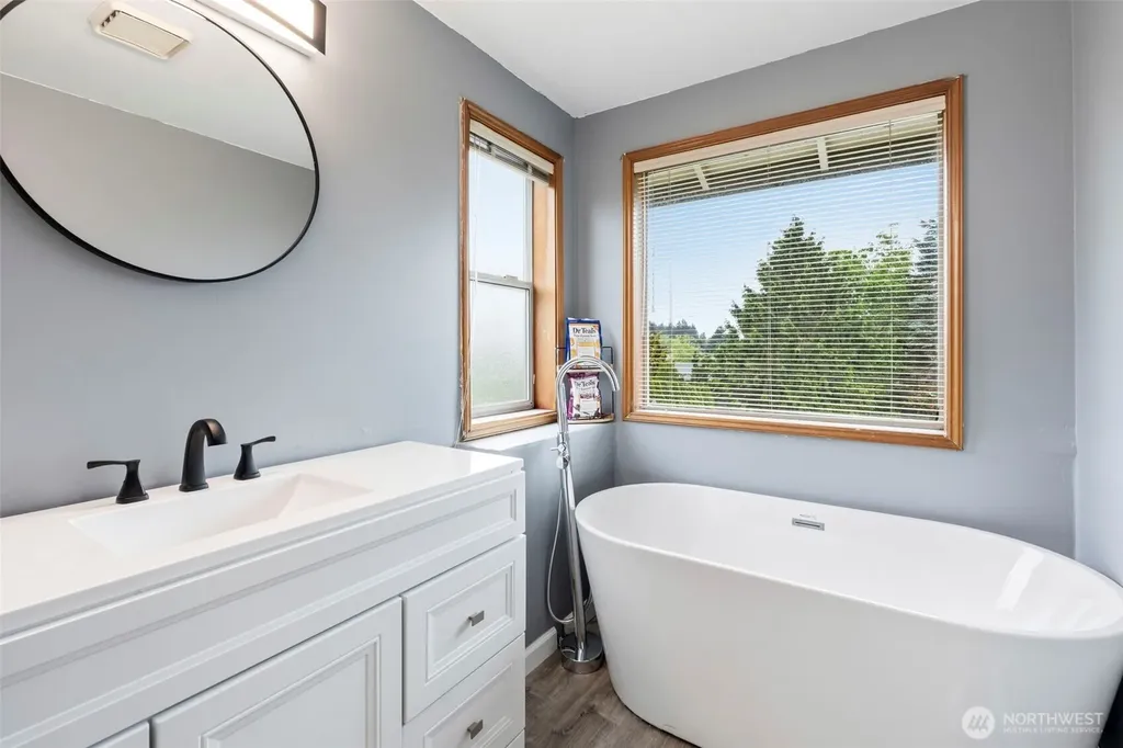 3733 Golden Eagle Loop Olympia WA 98513