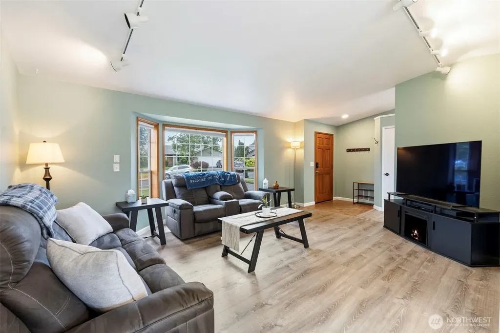 3733 Golden Eagle Loop Olympia WA 98513