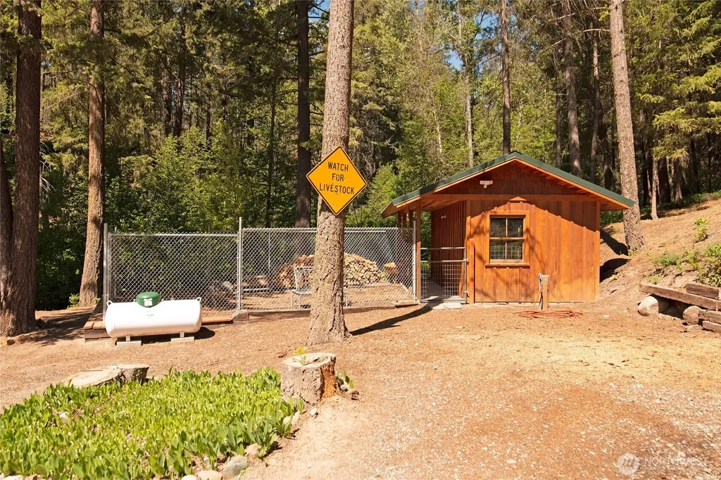 201 Libby Creek Road Carlton WA 98814