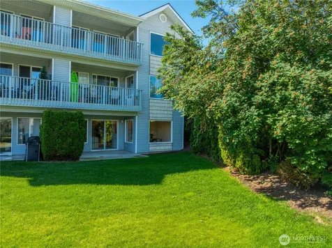 2307 W Woodin Avenue Chelan WA 98816